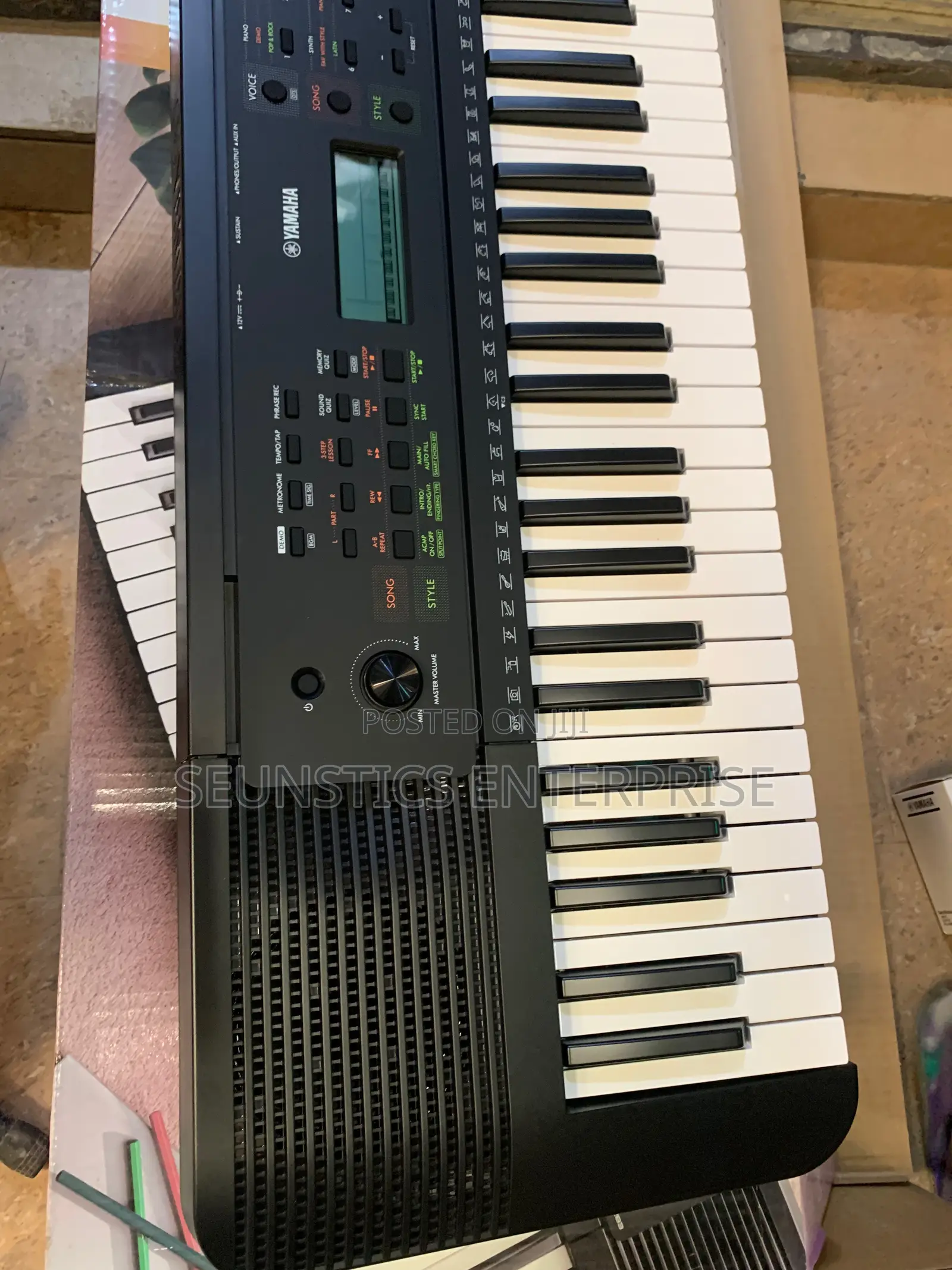 Quality Yamaha PSR E283 Keyboard (Piano)