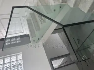 Staircase Glasses With Black Groove Pipe Top Rail