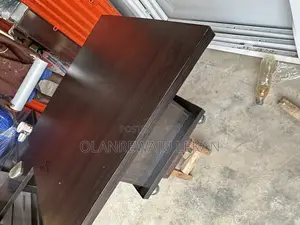 30’’ Square Size Center Table