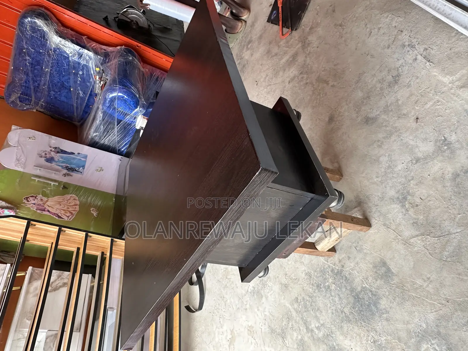 30’’ Square Size Center Table