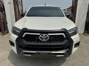 Toyota Hilux 2021 White