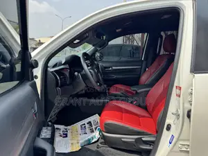 Toyota Hilux 2021 White