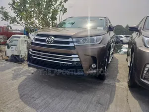 Toyota Highlander 2018 Brown