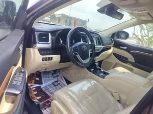 Toyota Highlander Limited 2019 Brown