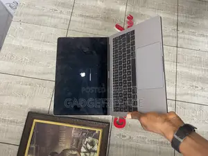 Laptop Apple MacBook Pro 2017 8GB Intel Core I5 SSD 128GB