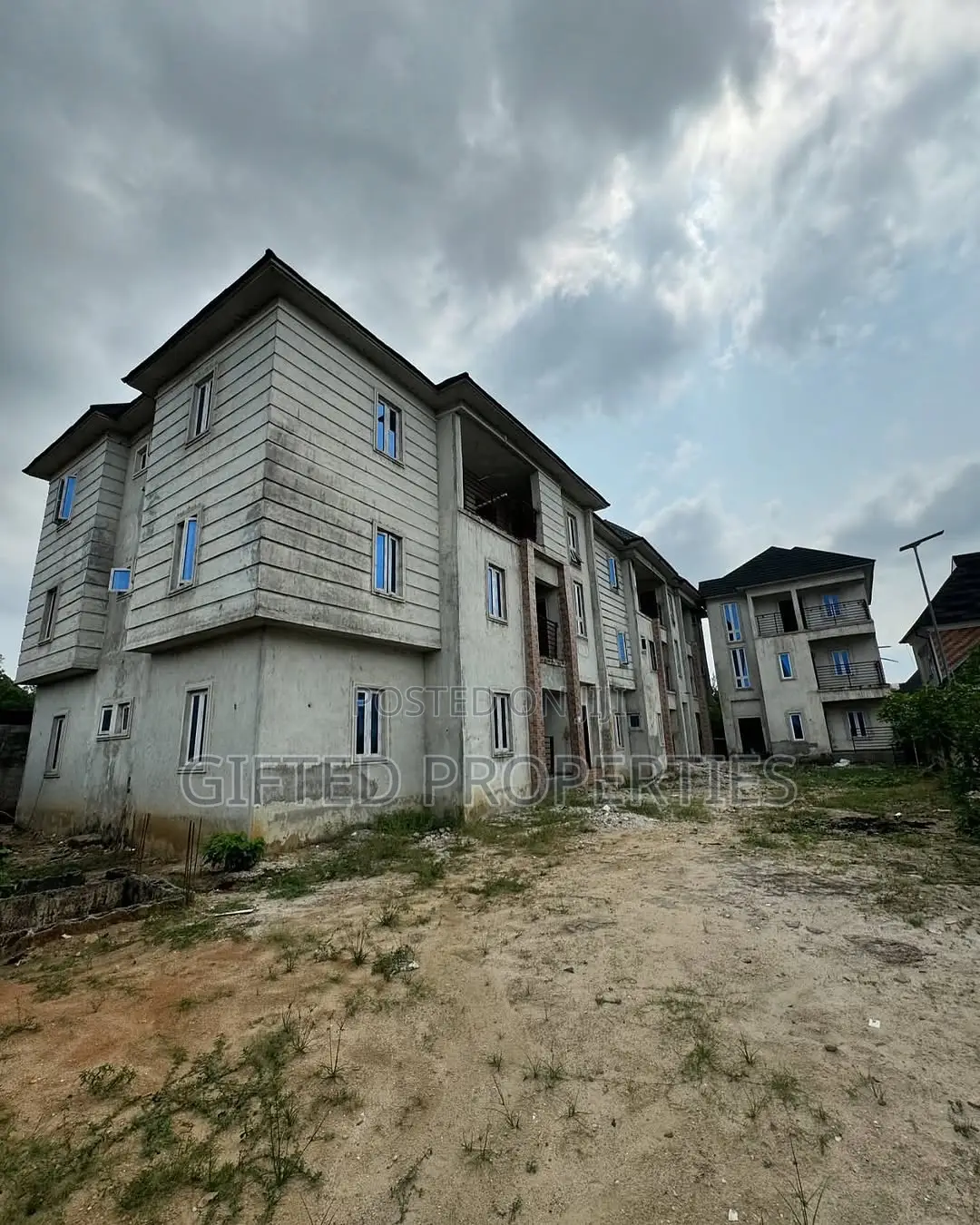 2bdrm Block of Flats in Sars Rd Ph, Port-Harcourt for sale