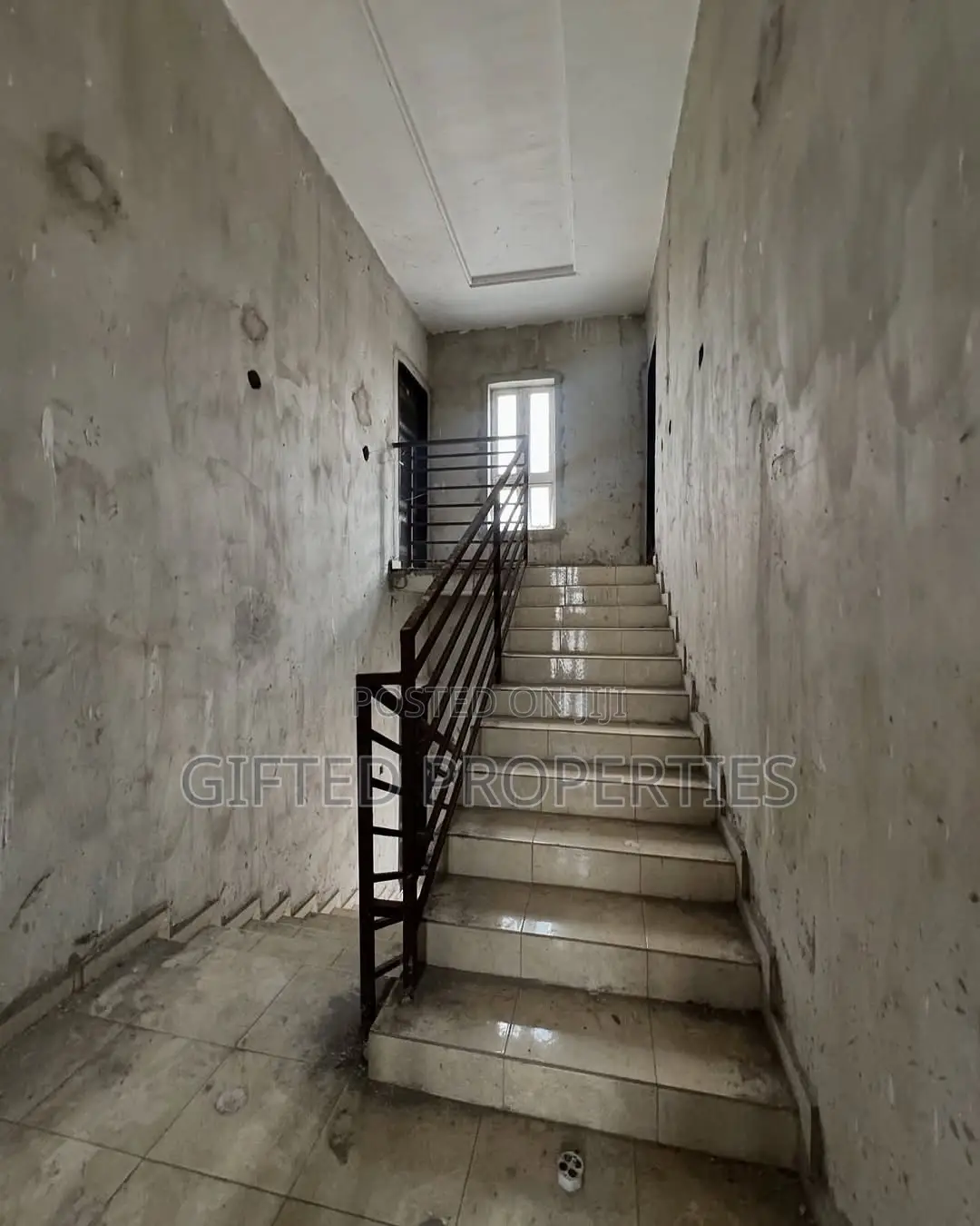 2bdrm Block of Flats in Sars Rd Ph, Port-Harcourt for sale