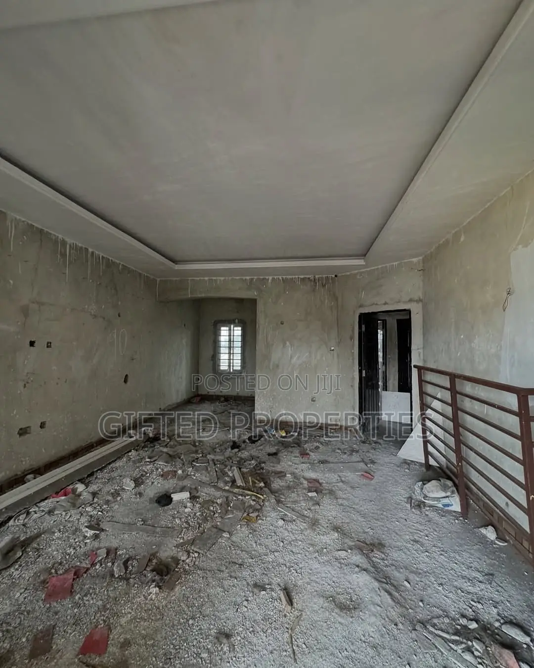 2bdrm Block of Flats in Sars Rd Ph, Port-Harcourt for sale