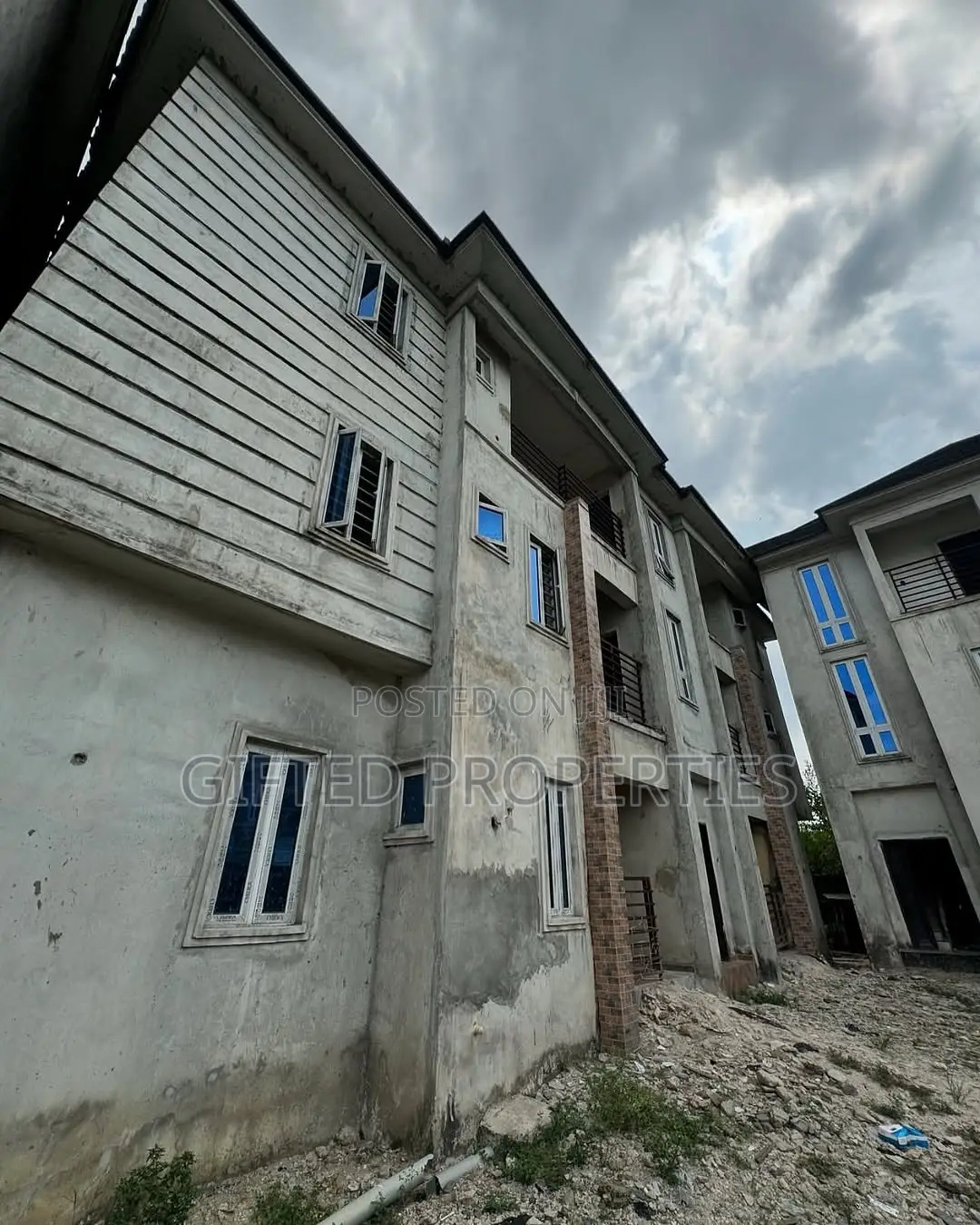 2bdrm Block of Flats in Sars Rd Ph, Port-Harcourt for sale
