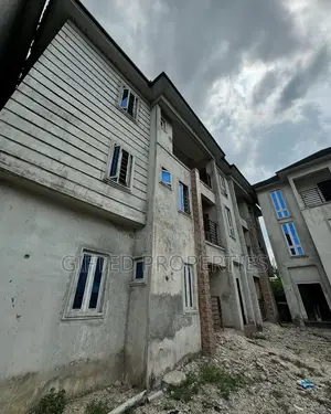 2bdrm Block of Flats in Sars Rd Ph, Port-Harcourt for sale