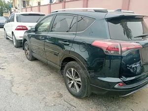 Toyota RAV4 XLE AWD 2019 Blue
