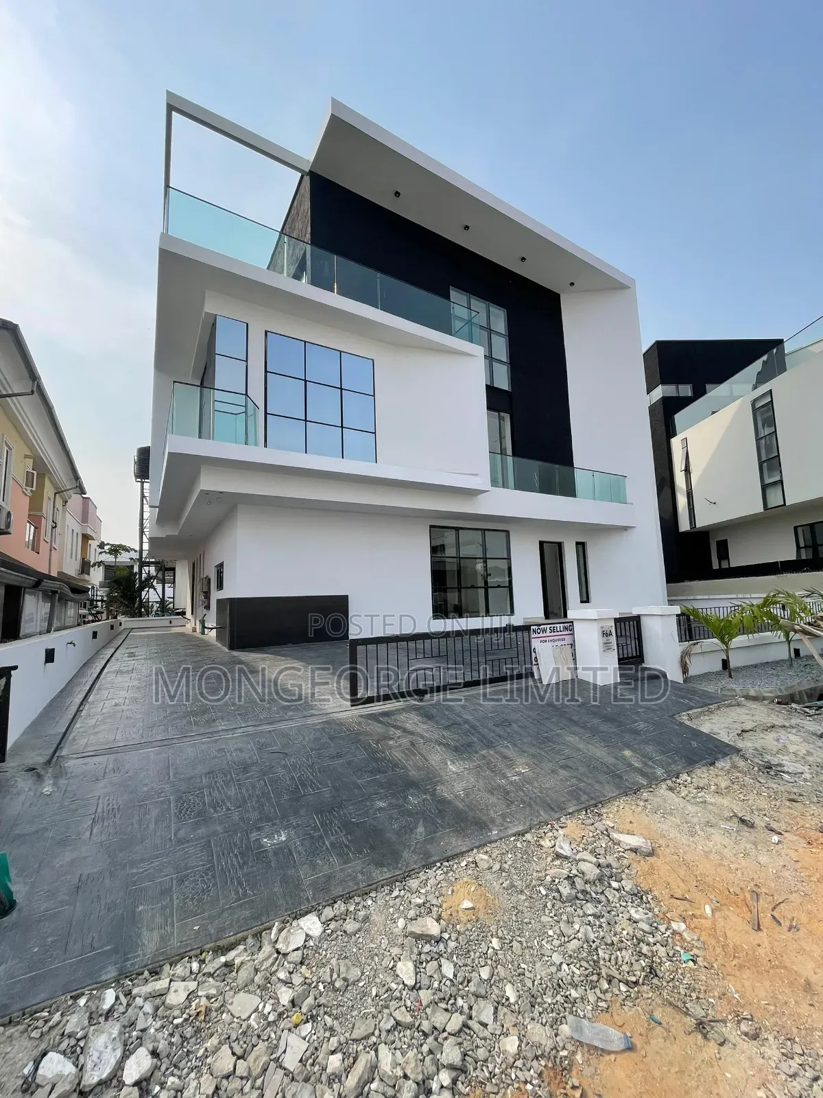 5bdrm Duplex In Chevron For Sale