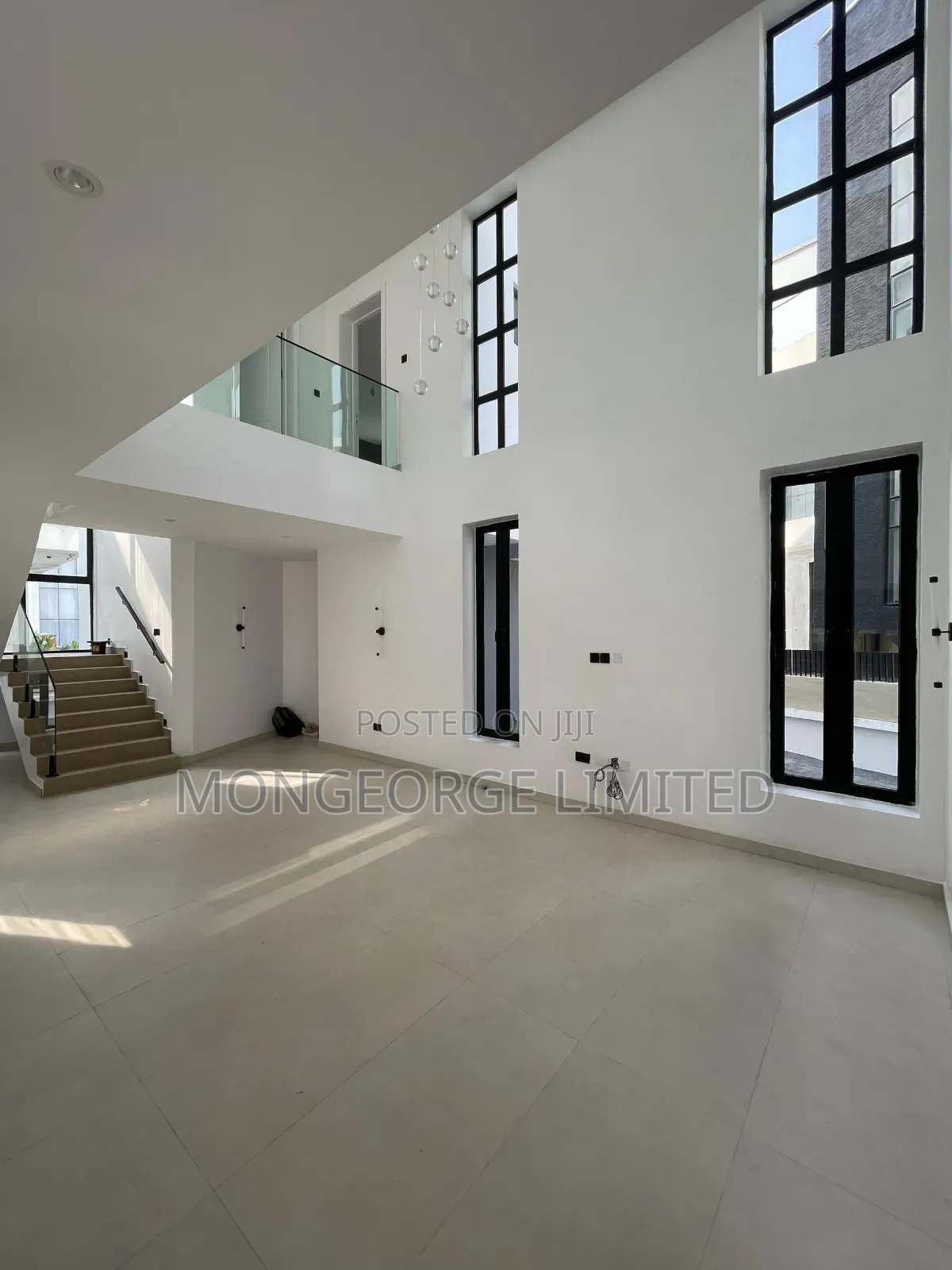 5bdrm Duplex In Chevron For Sale