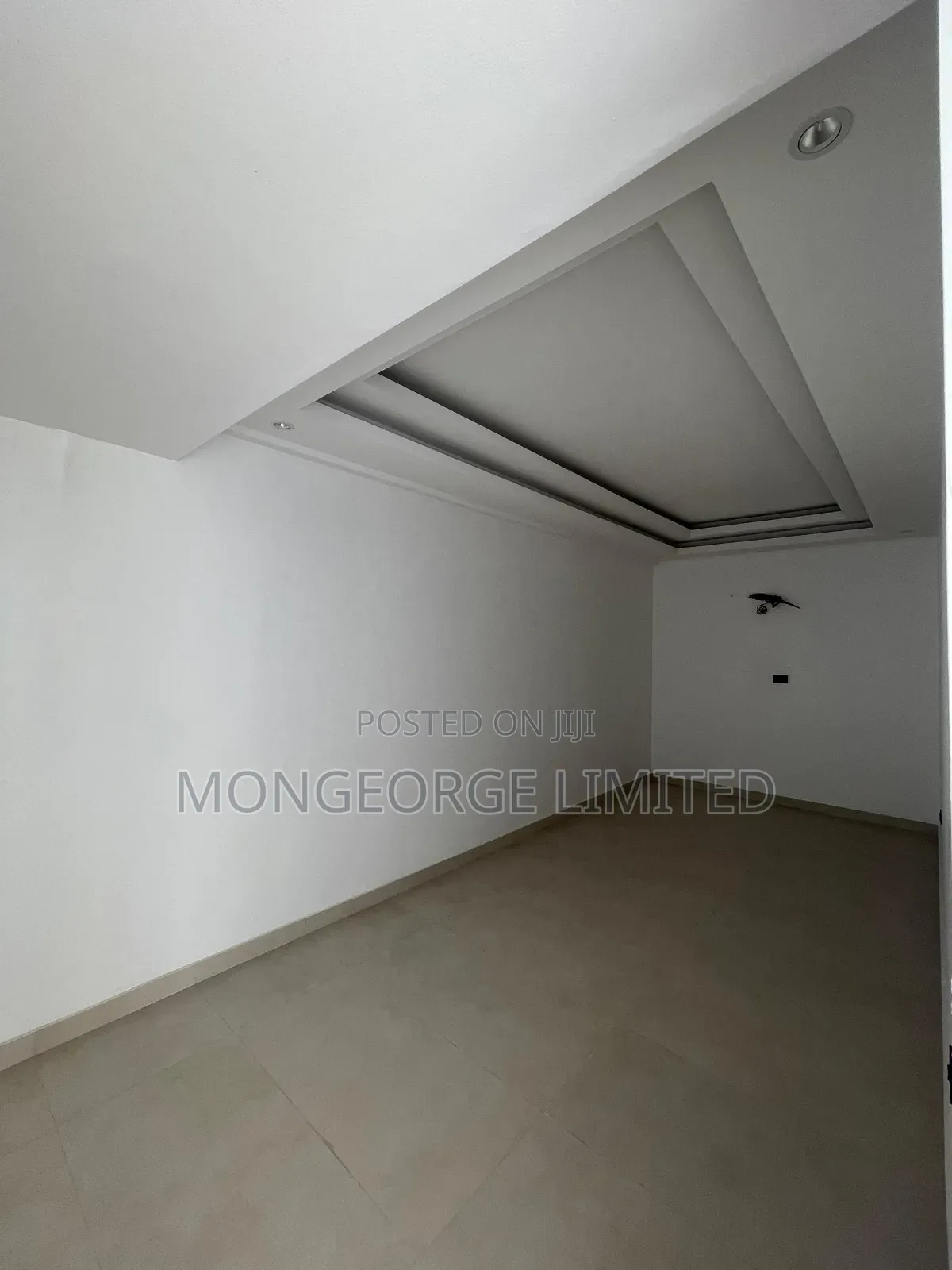 5bdrm Duplex In Chevron For Sale