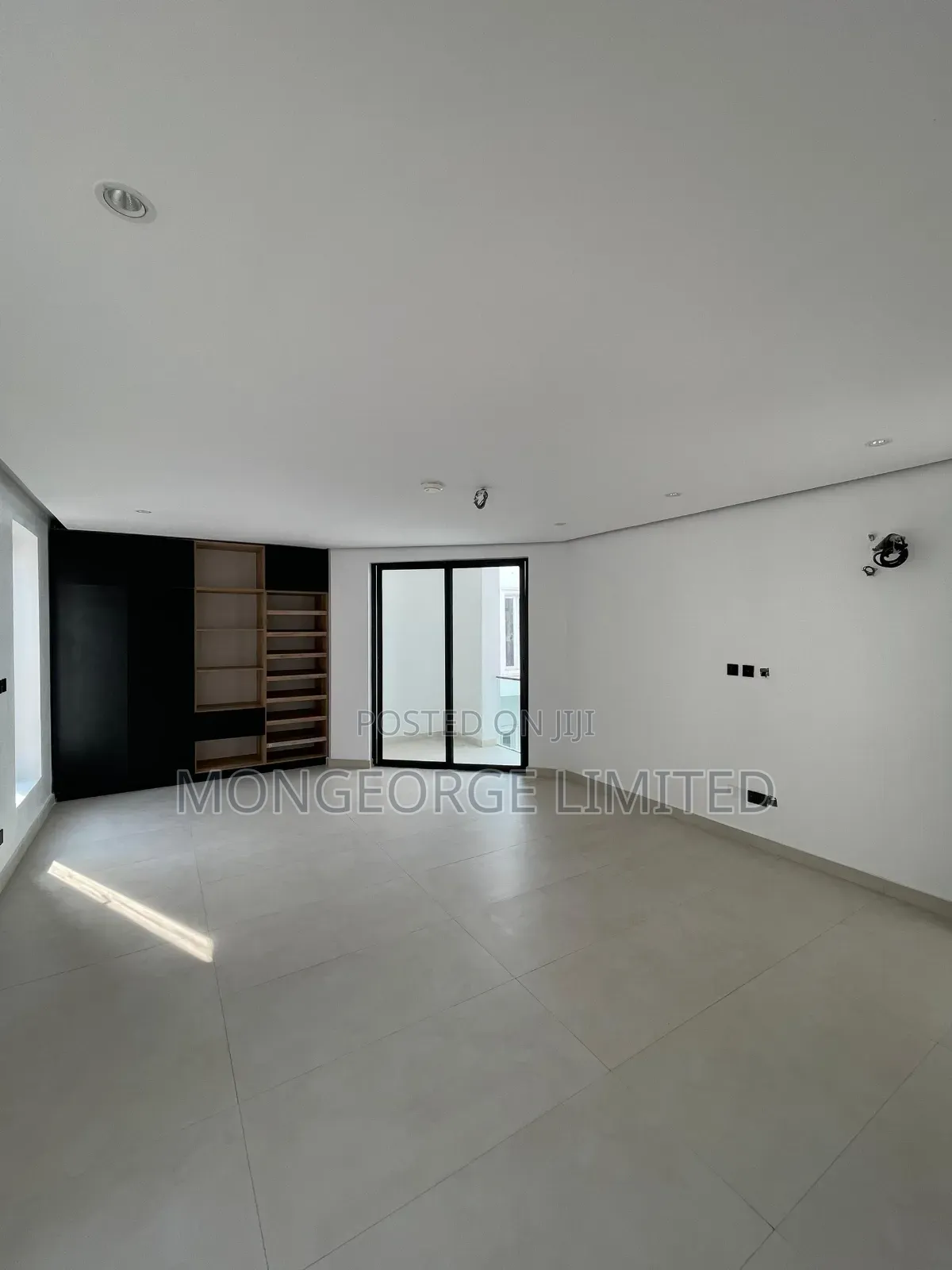 5bdrm Duplex In Chevron For Sale