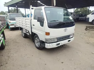 Toyota Dyna 100 White Color