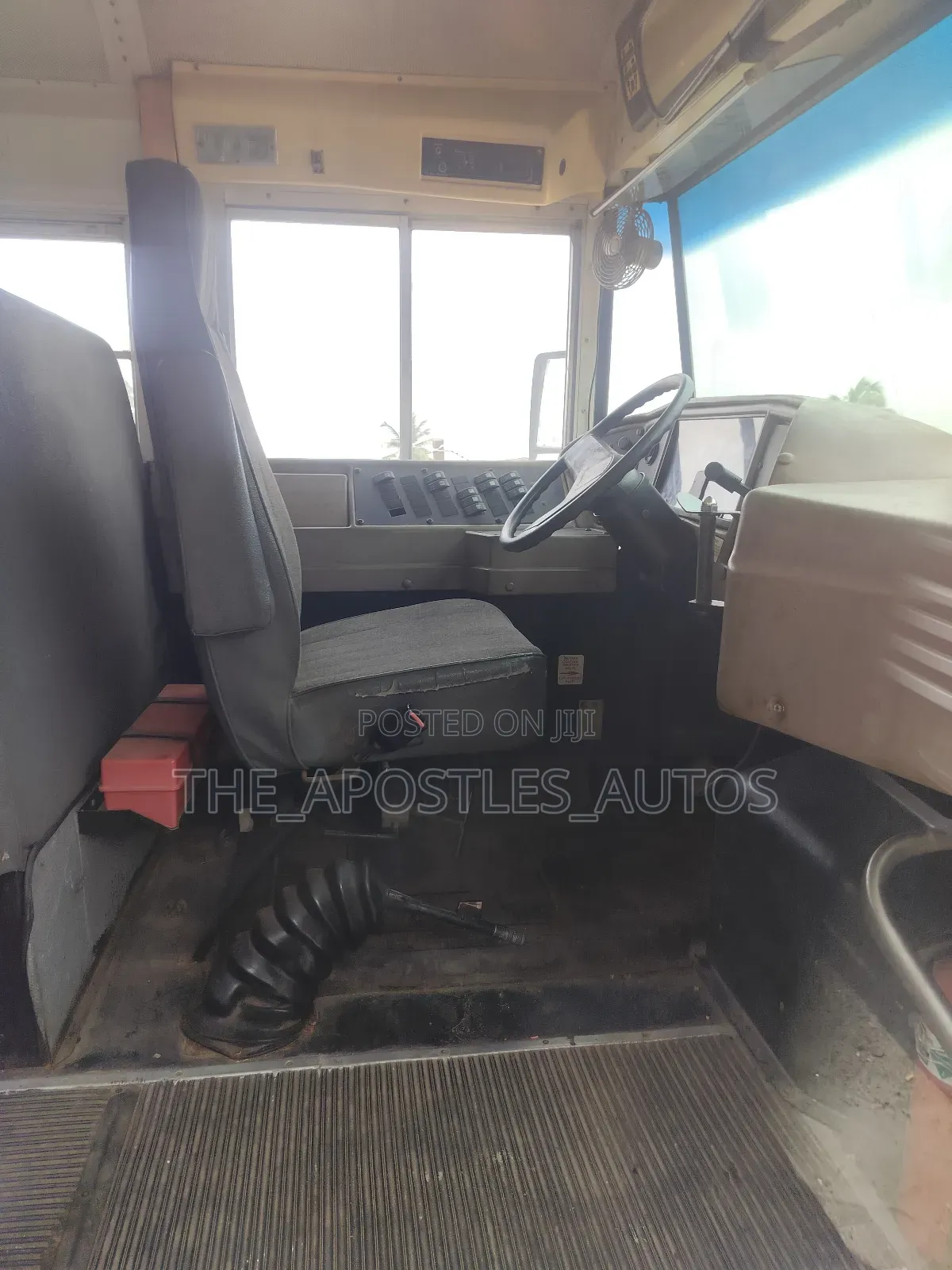 Bus 2020 Yellow