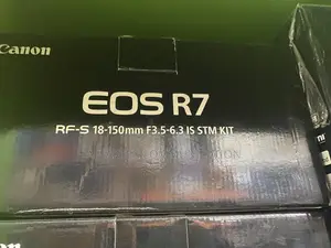 R7 Canon DSRL