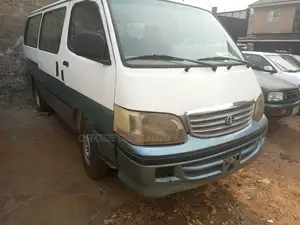 Toyota HiAce 2007 White