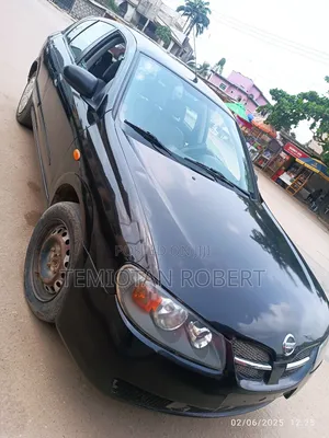 Photo - Nissan Almera Tino 2004 Black