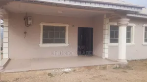 4bdrm Bungalow in Laniba, Ibadan for sale