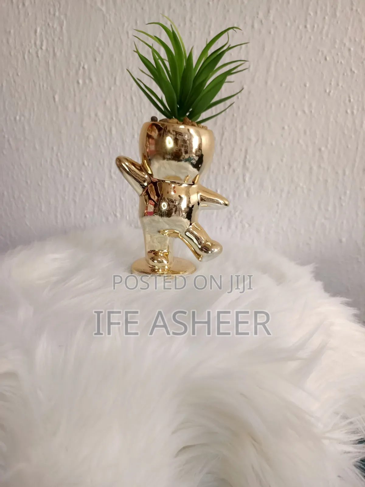 Gold Flower Vase for Shelves/Tables 01