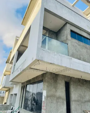 Glass Balcony Railing With Square Pipe Top