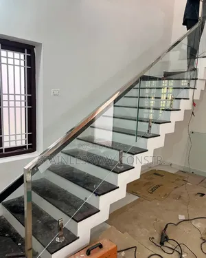 Silver Spigot Base and Top Glass Railing