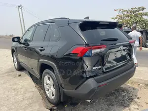 Toyota RAV4 XLE Premium 2021 Black