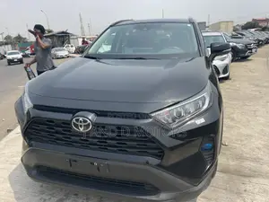 Toyota RAV4 XLE Premium 2021 Black
