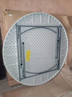 Round Banquet Table