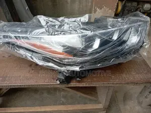 Headlight Toyota Highlander 2018