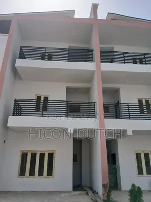 5bdrm Townhouse / Terrace in Dawaki for rent