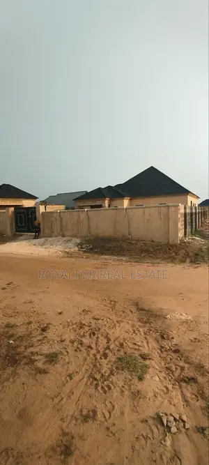 4bdrm Bungalow in Royaltor, Benin City for sale