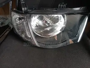 Headlight Mitsubishi L200 2010