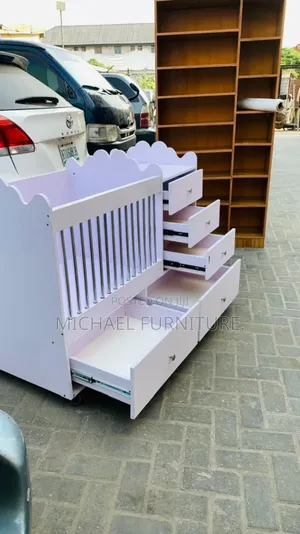 Fashionable and Exquisite Baby Bed With 5 Drawers