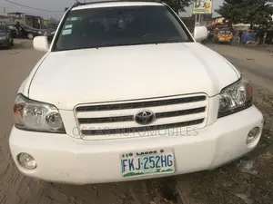 Photo - Toyota Highlander V6 AWD 2004 White