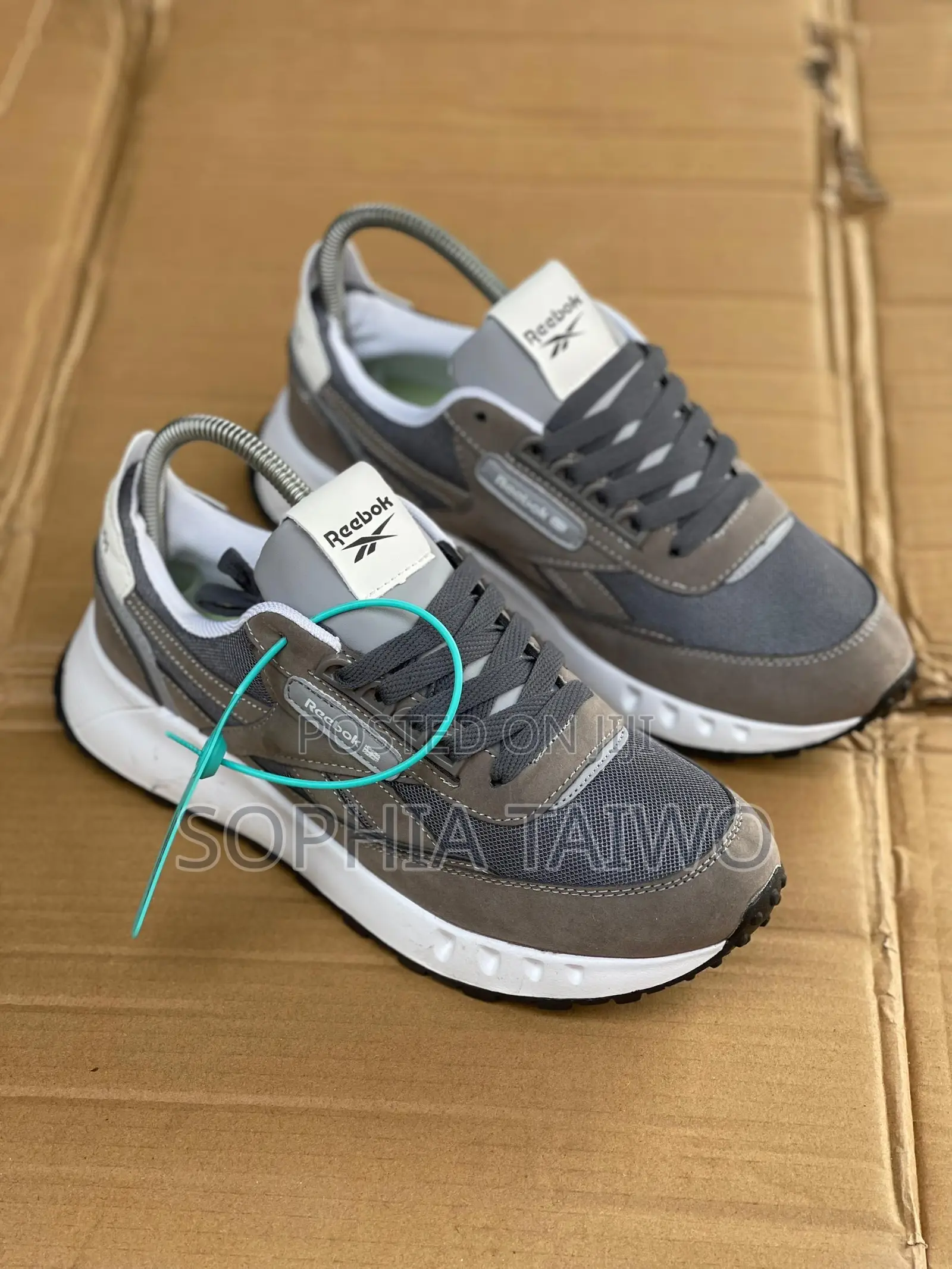 Reebok Classic Sneakers