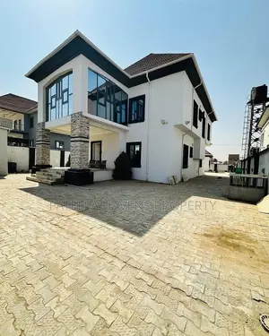 5bdrm Duplex in Idu Industrial for sale