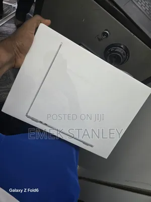 New Laptop Apple MacBook Air 2022 M2 8GB Apple M2 SSD 256GB