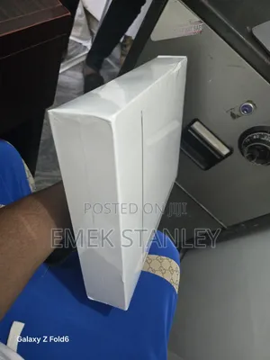 New Laptop Apple MacBook Air 2022 M2 8GB Apple M2 SSD 256GB