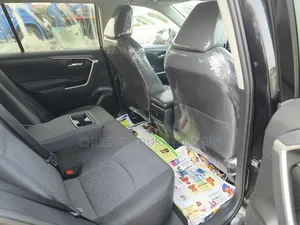 Toyota RAV4 XLE 2021 Black