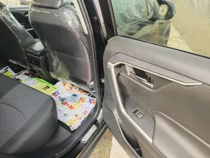 Toyota RAV4 XLE 2021 Black