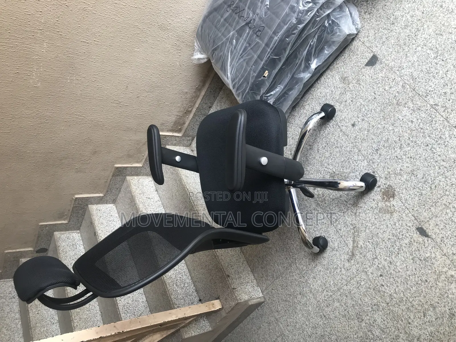 Executive Office Swivel Mesh Chair With Headrest