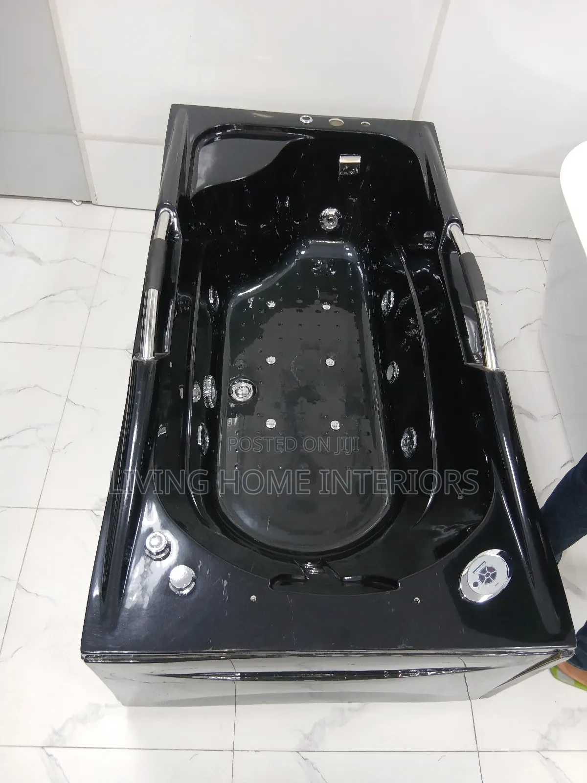 Black Single Jacuzzi