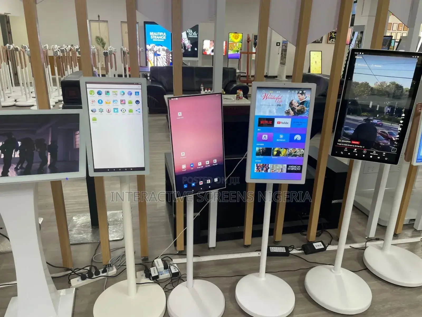 32 Inches Android Rotating Touch Screen