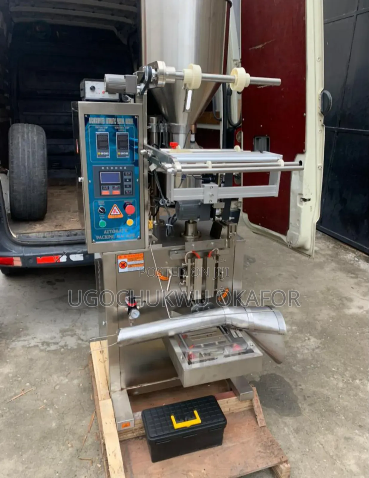 1kg Granule Packing Machine With Auto Loader and Conveyor