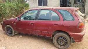 Photo - Nissan Almera Tino 2002 Red