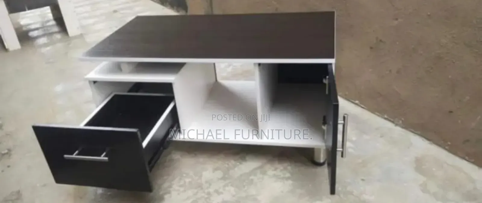 Sturdy and Expertly Constructed Center Table