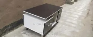 Sturdy and Expertly Constructed Center Table